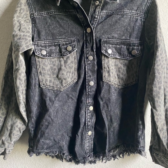 VEVERET CONTRAST LEOPARD PRINT DENIM RAW HEM EDGY GOTH MOBWIFE SHACKET JACKET S - Picture 3 of 13